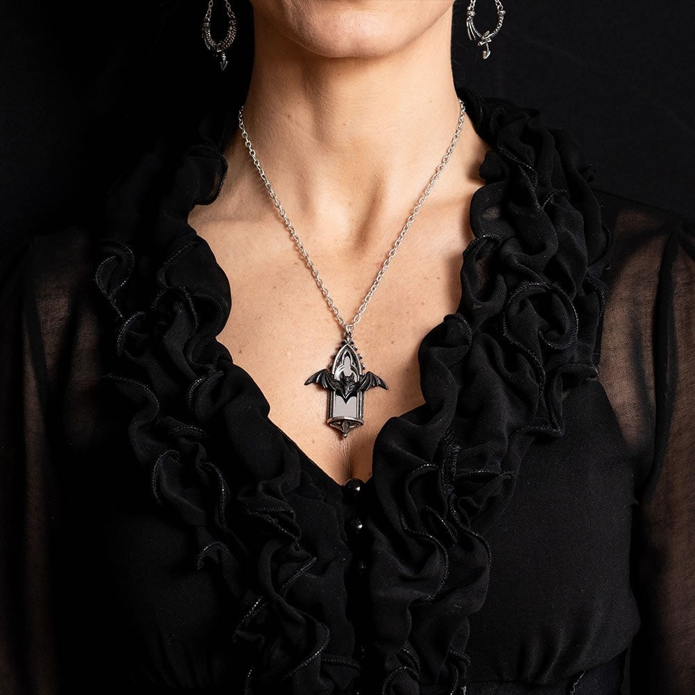 Alchemy Gothic Call of the Undead Pendant P1010